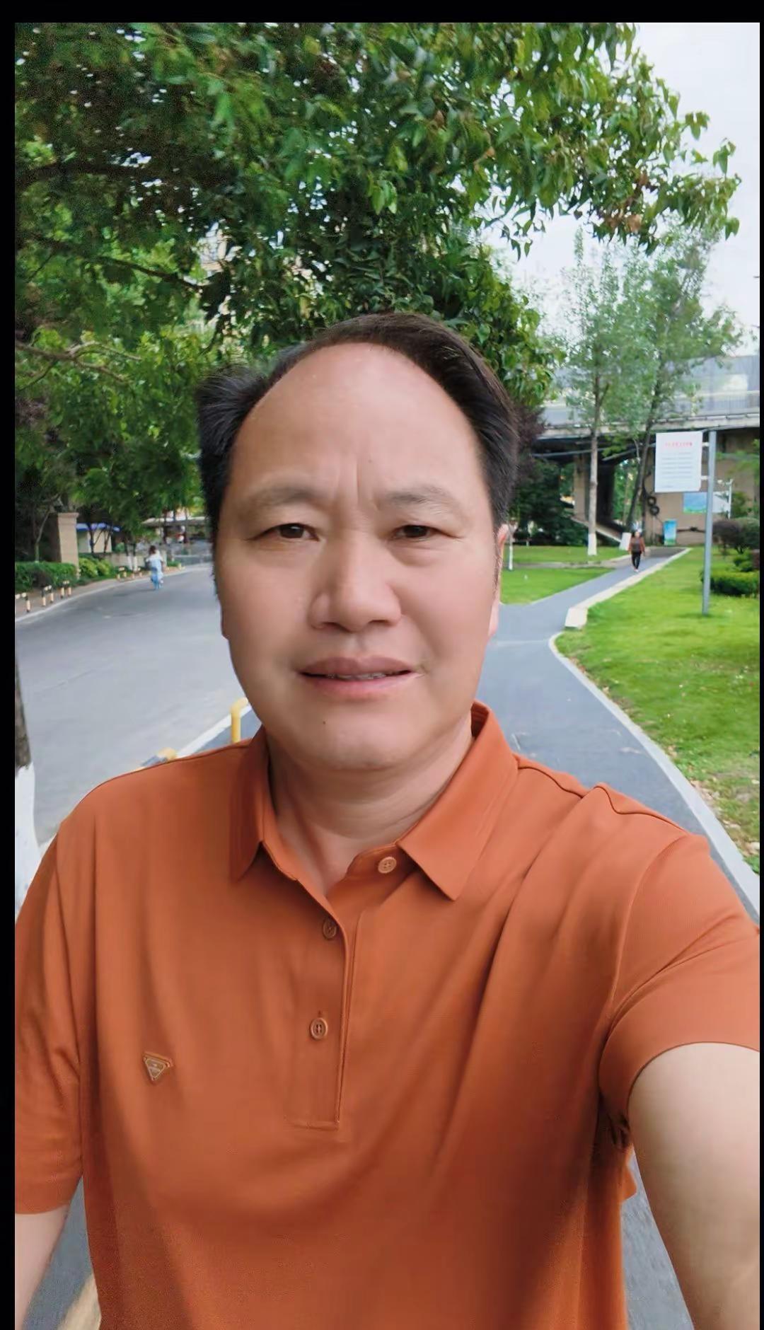 健步运动，重逢是缘！拍照可以记录美景留住笑容 用照片记录每一天 户外生活随拍记录