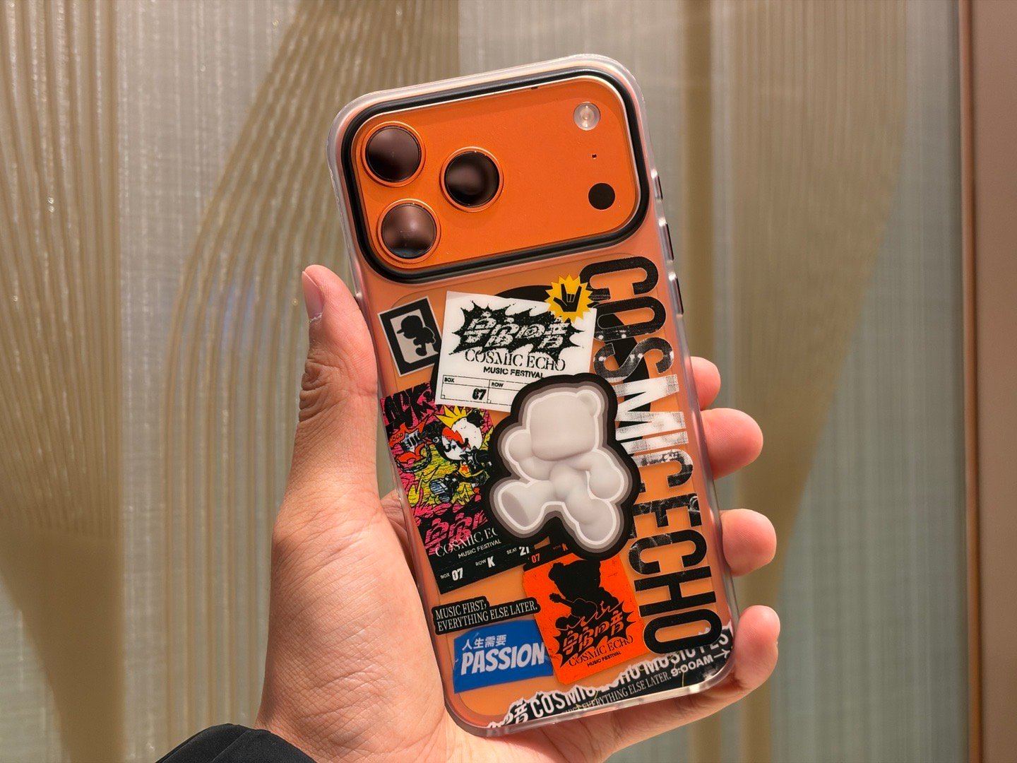 这代iPhone真的太“脆了”，之前我的iPhone 17 Pro Max不是戴