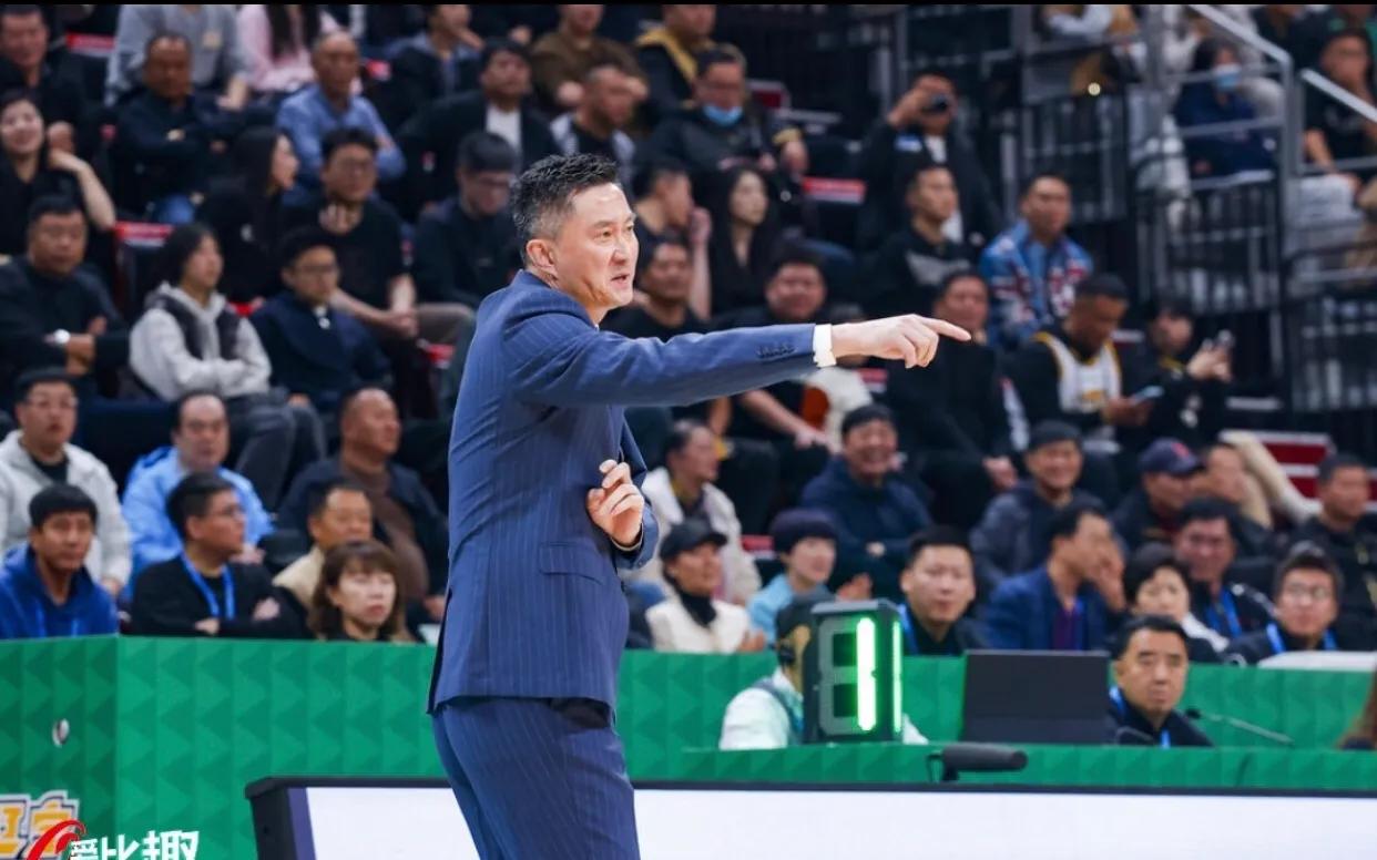 #CBA联赛# “辽粤”强强对抗新赛季第一回合106-97，辽宁本钢胜出。

杜