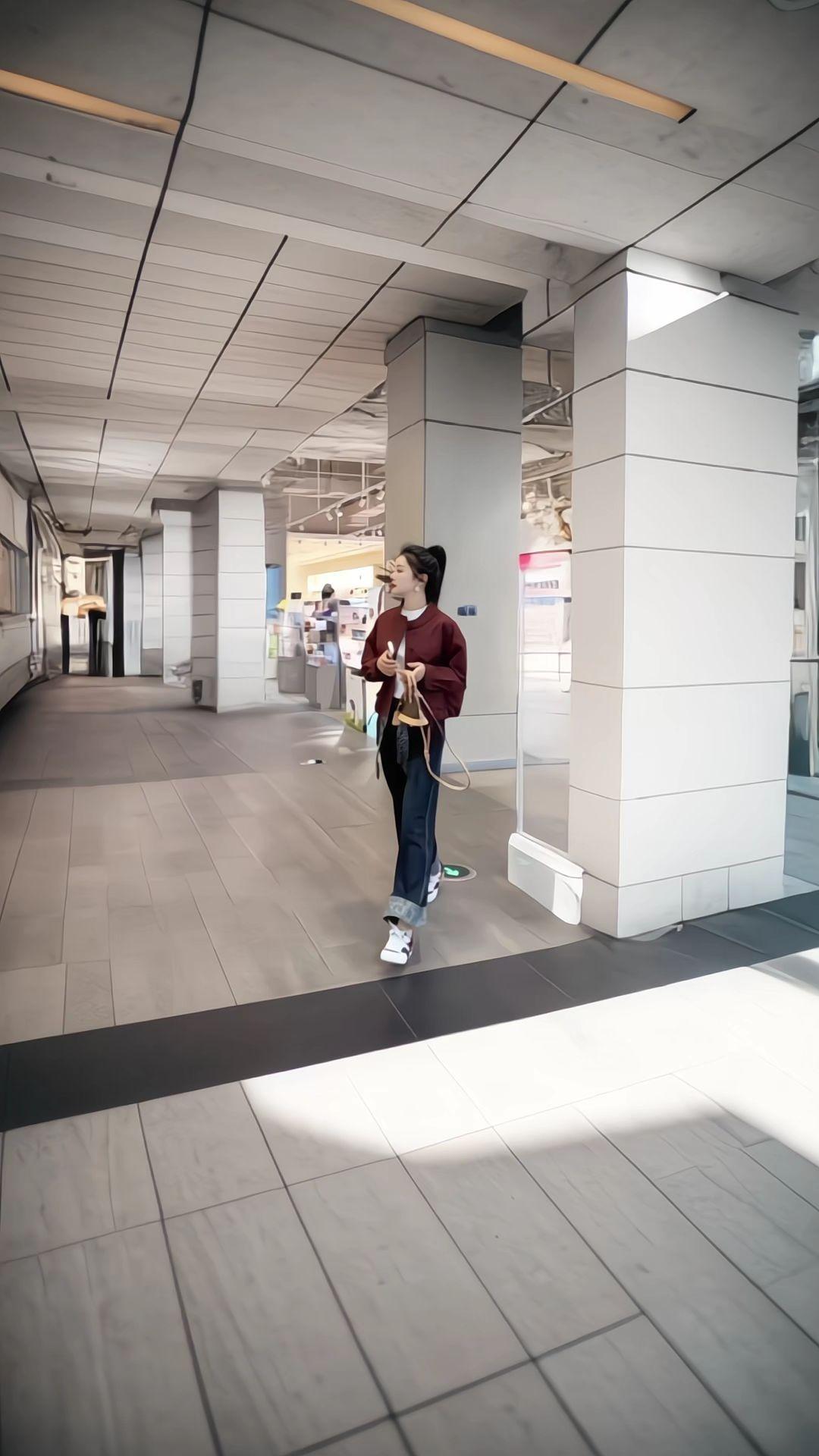 早秋秀场抄作业告别路人感 琥珀流光风外套太适合秋天了 一场酣畅淋漓的秋...