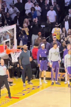 东契奇巨星三分！！！在末节最后两分钟反超！！！马刺vs湖人 ​​​​