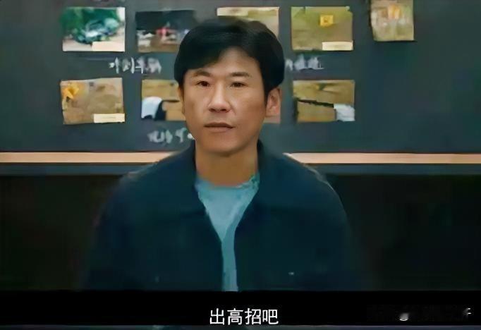 《低智商犯罪》中的张一昂（王骁饰）不仅是“神探”，而且还是个“文艺中年”。
  