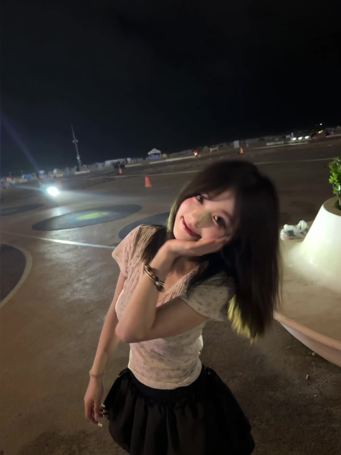 我不就亲了你一下 你找人把我齐刘海打歪也太过分了吧