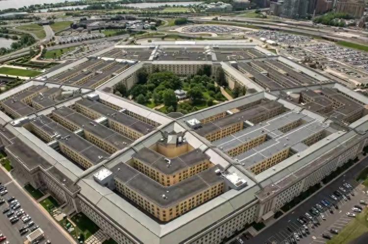 美国军工衰落是真的吗？说句实话吧，美国军工可不是衰落，而是到了崩溃，就连武器都是