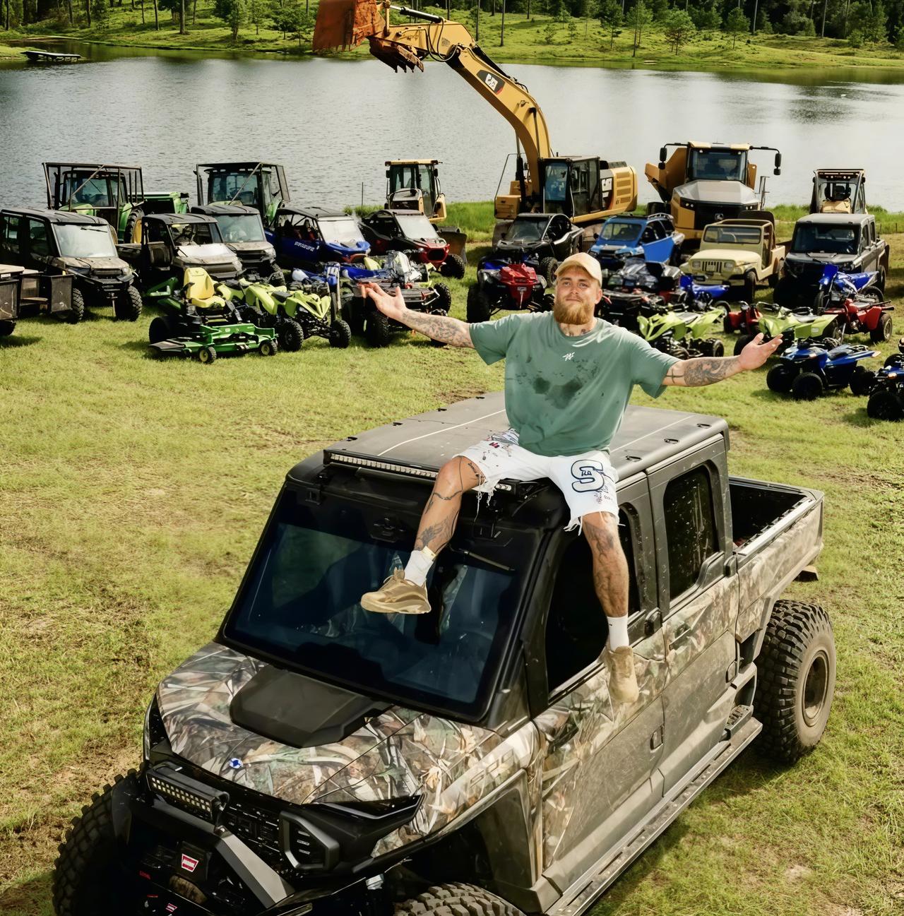 杰克·保罗豪掷4000万买下私人农场，大部分钱来自和泰森的拳击比赛！
网红拳手杰