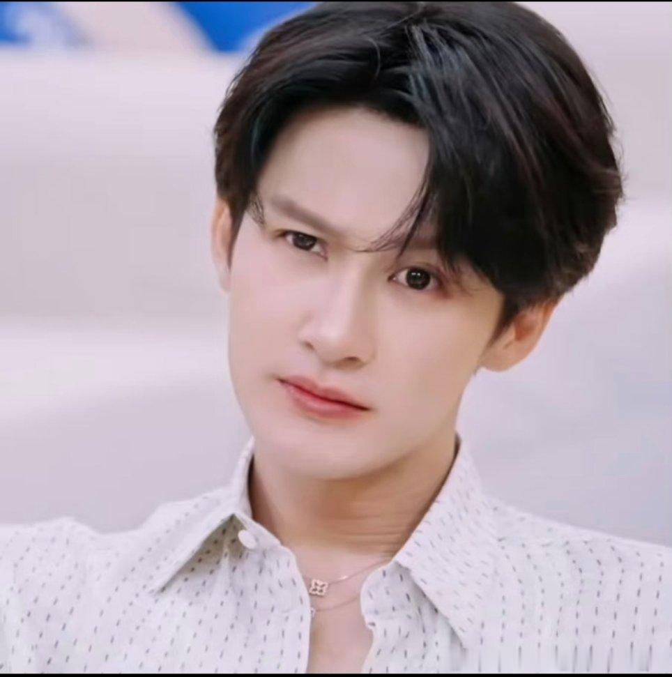 一模一样的emoji🤨，哈哈哈! 