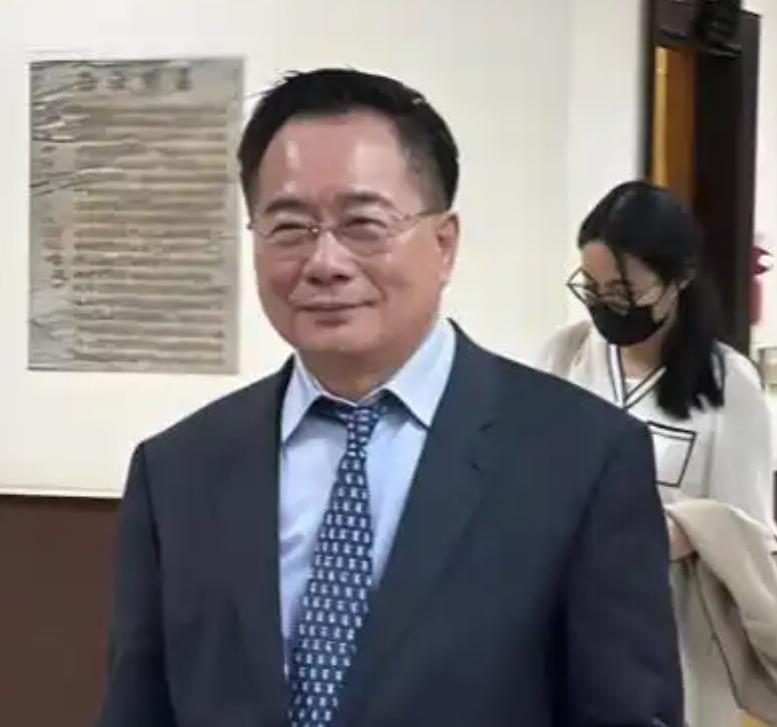 蔡正元分析的全错了，伊朗跟美以打了一个多月，证明了其内部非常团结。

蔡正元在服