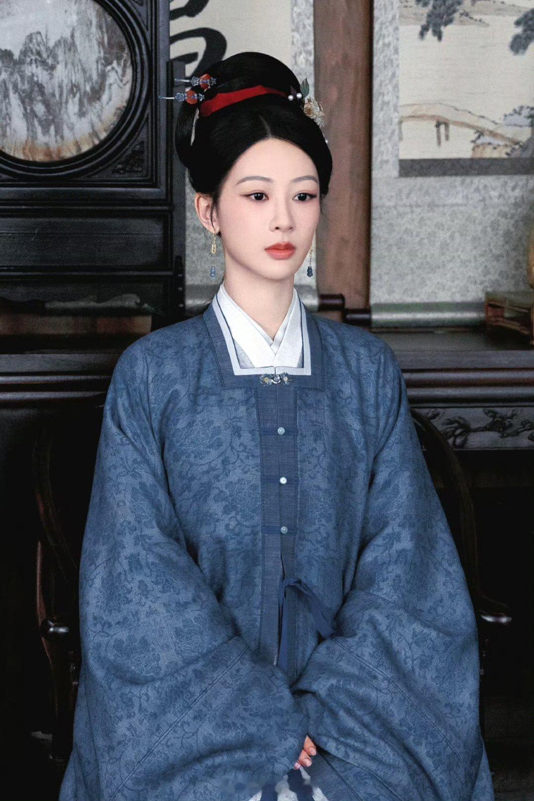 杨紫杨紫李祯 杨紫家业 李祯这套蓝色衣服好美祯掌事这坐姿好有气势今晚继续看家业杨