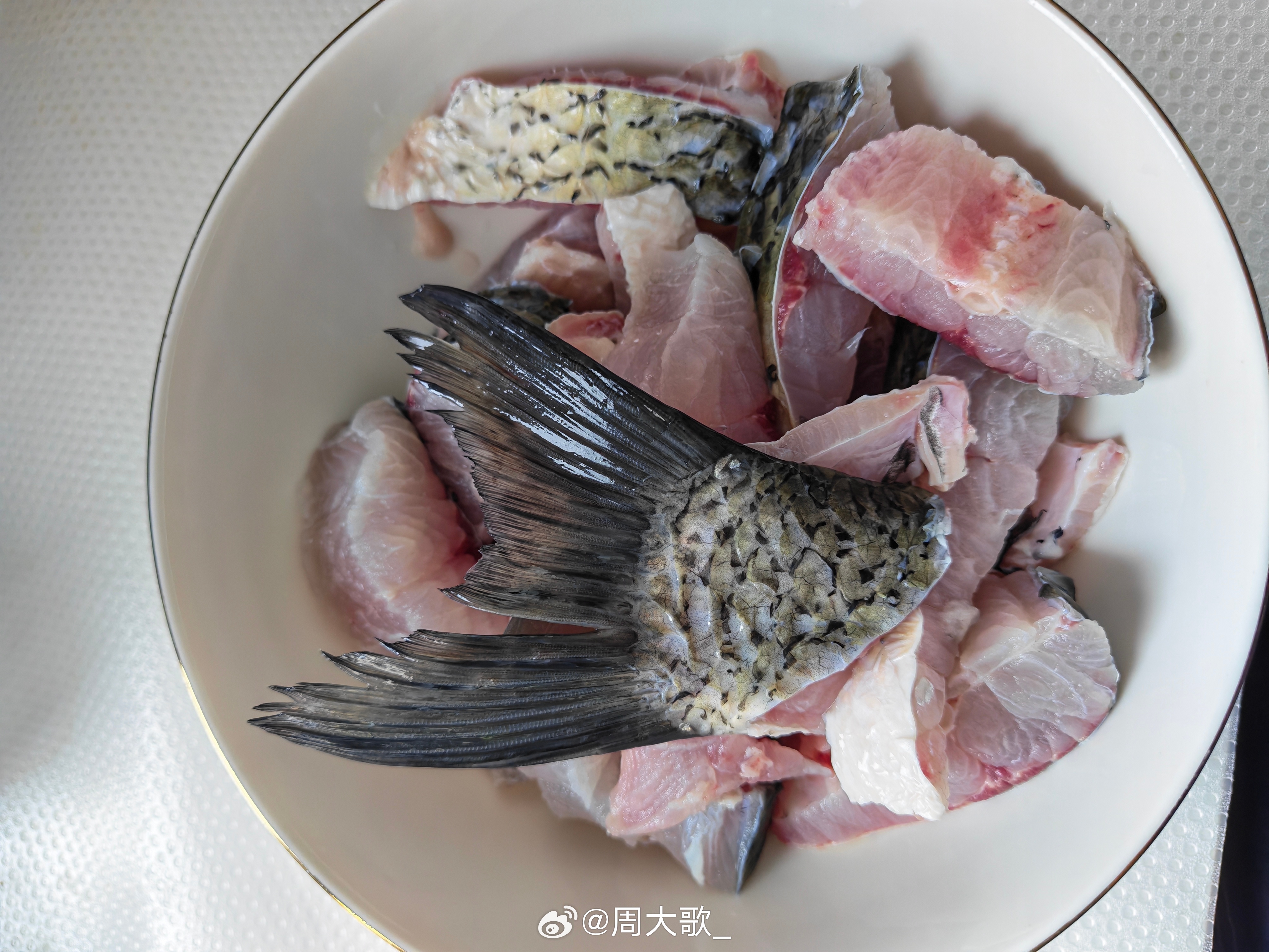 天气凉快了就得吃上湖北省菜：糍粑鱼。自己动手(つ°ω°)つ🐟大歌碎碎念糍粑鱼 
