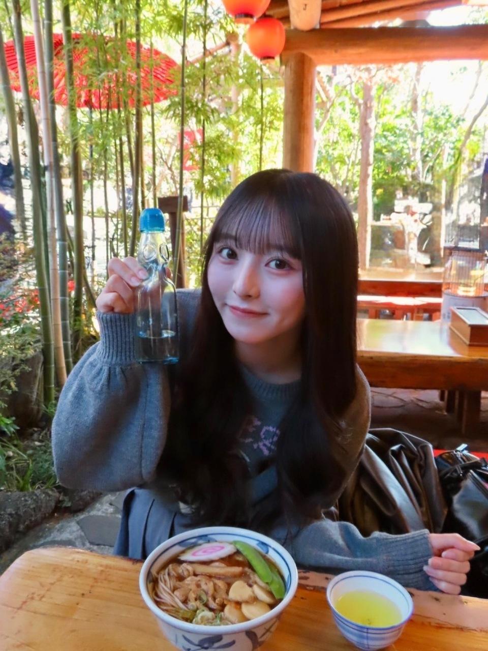 片山紗希「先日お友達と深大寺という場所に行きました🍁久しぶりにバスに乗りました