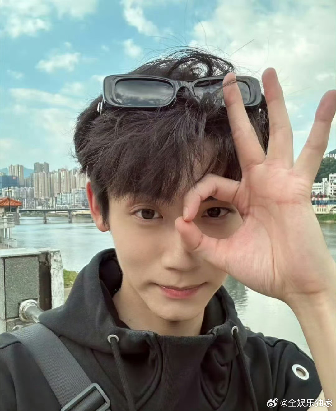 对比现在的古装谋士，再看当年的街头随拍，这成长轨迹也太励志了。始于颜值，终于才华