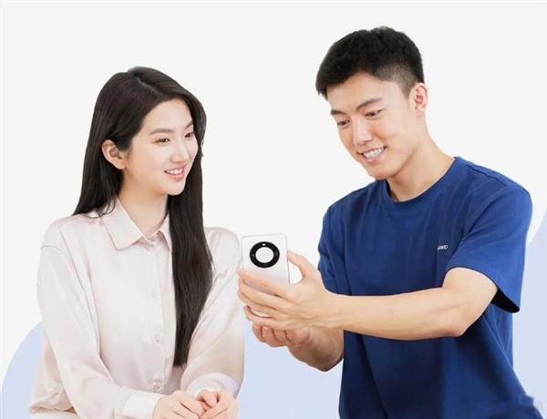 华为8月服务日已经正式开启，时间为8月3日至8月4日华为手机可享免费贴膜、清洁、