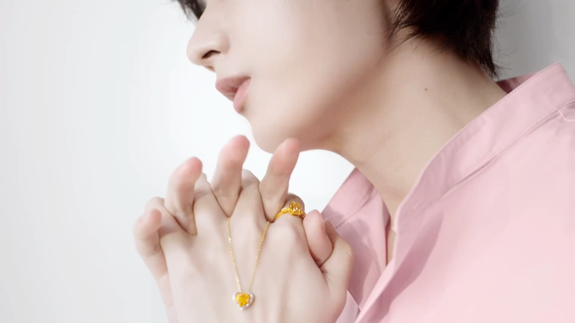 成毅六福珠宝 成毅续约六福珠宝开启新篇章 期待明天金光闪闪惹人爱的代言人成毅