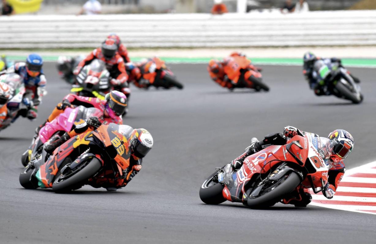 WSBK 黑科技科普：看着像量产车，内部改装上限到底有多疯狂。
不少刚入坑 WS