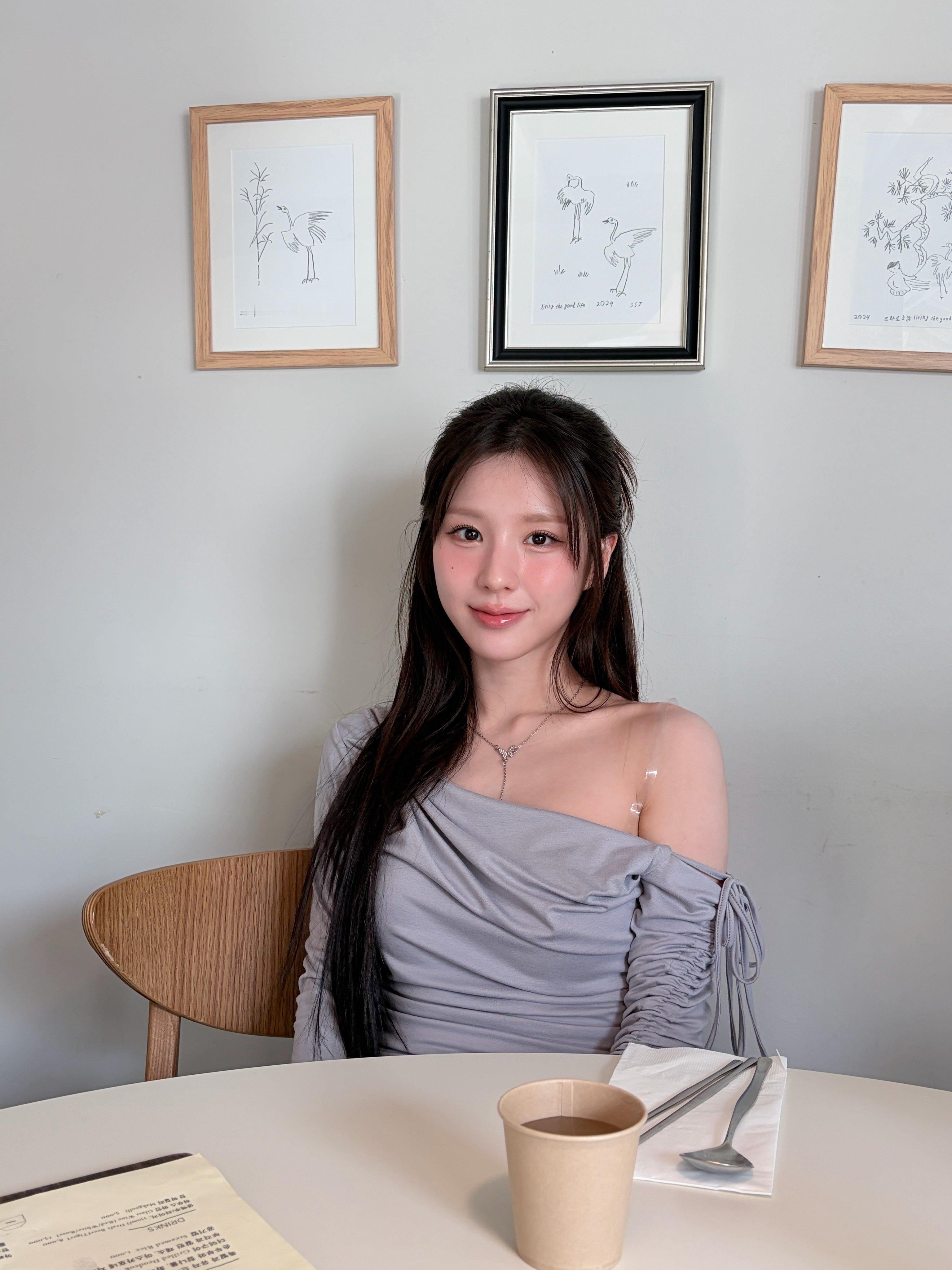 260506 Heejin田姬振 