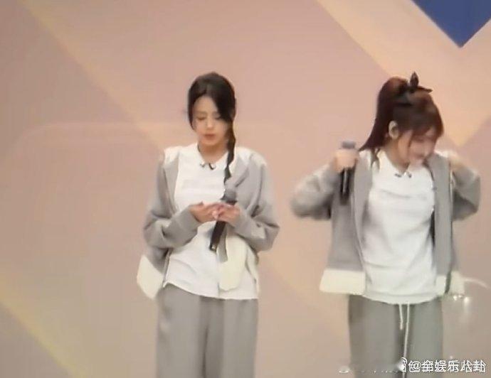 江语晨看小抄江语晨小考突然离场舞台上的每一次紧张与慌乱，都是认真对待的证明。愿意