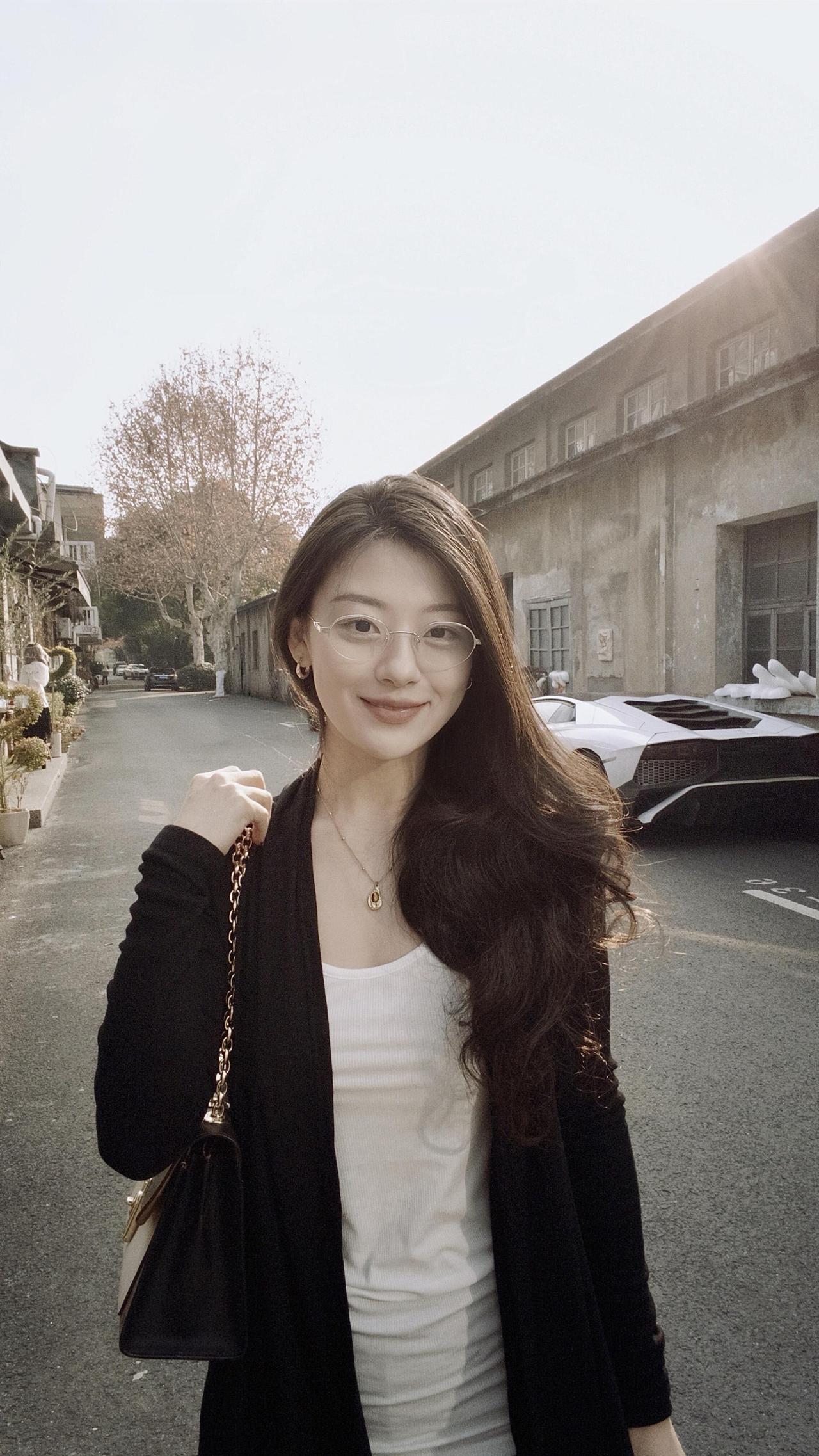 认真生活的样子最迷人，不用追赶潮流，做自己就足够耀眼。做自己 女生日常 日常随拍