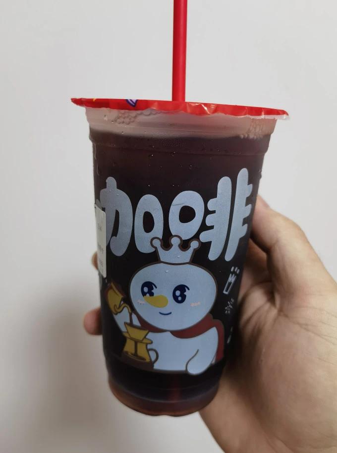 蜜雪冰城分批为全国门店铺设现磨咖啡机，经典美式定价 5 元，生椰拿铁优惠价 8.