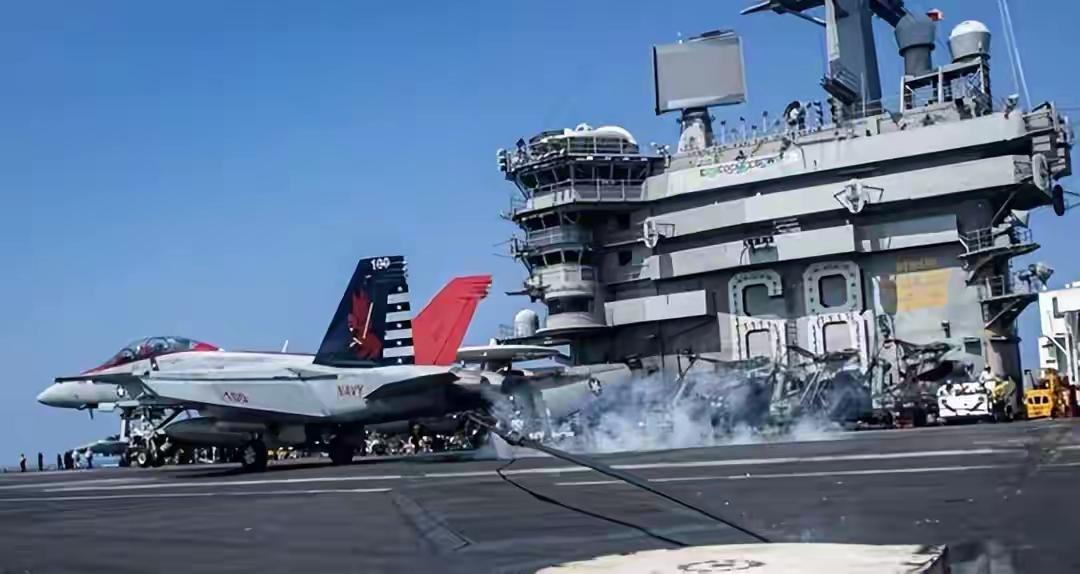 秀完肌肉，美军机坠毁南海，中方发航行警告，部分海域禁航50小时