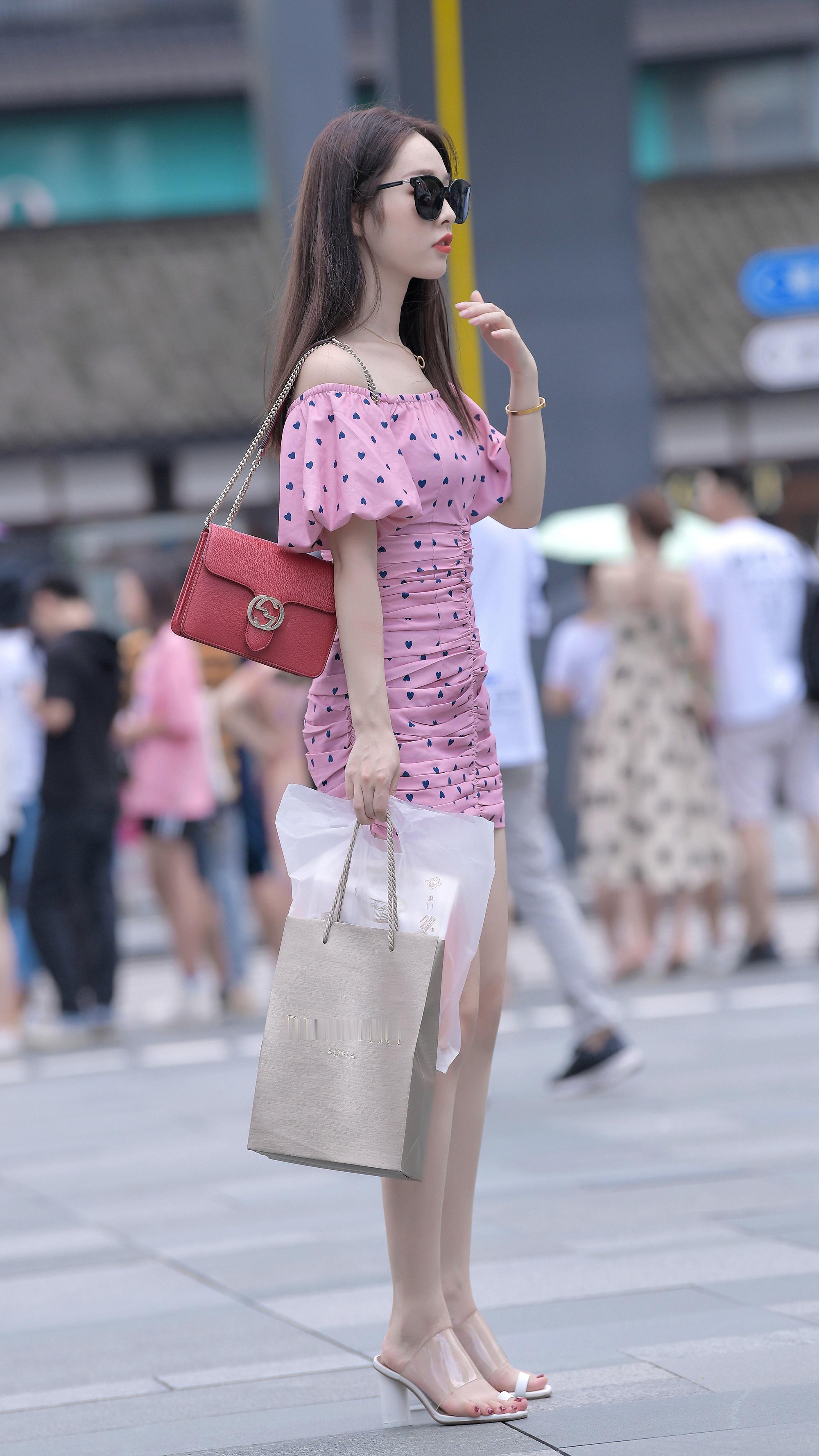 #街拍[超话]#   提宝格丽的  小姐姐   （拒绝水印） ​​​