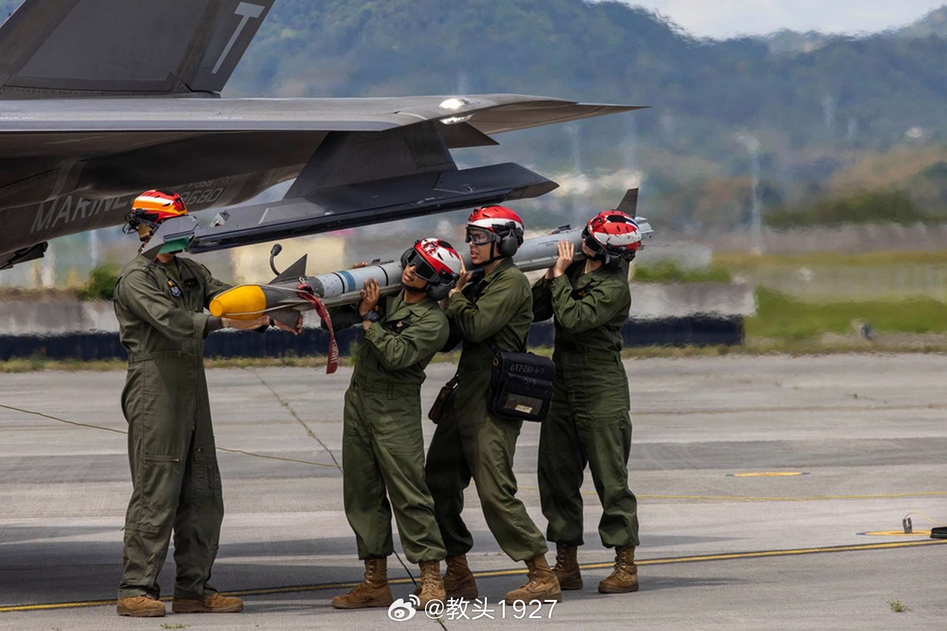 美国海军授予雷神公司一份价值11亿美元的大额合同，采购1989枚AIM-9X「响