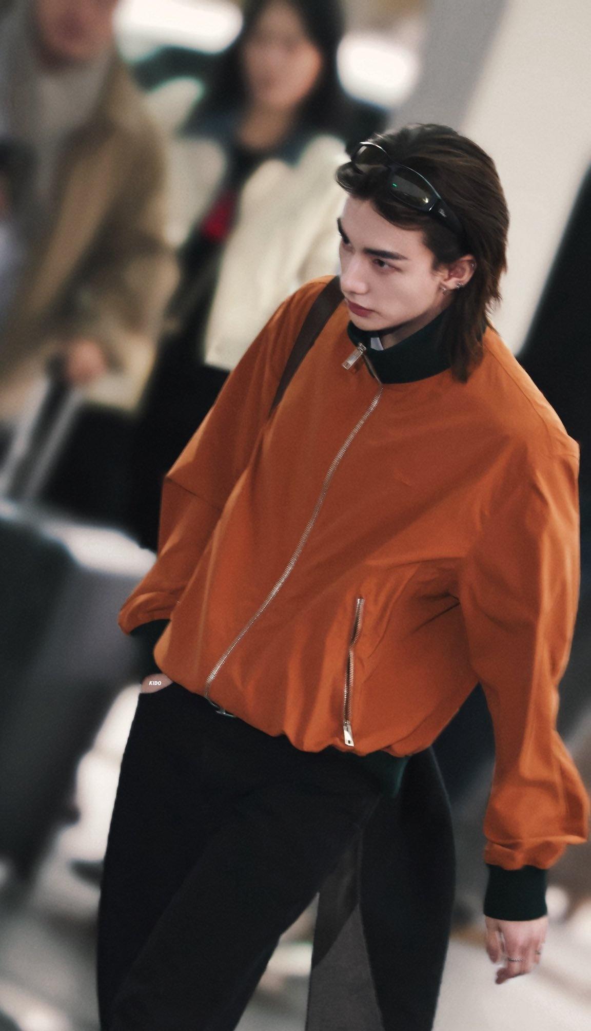 🥟 黄铉辰巴黎时装周 
【图片】260302 ✦ 黑色软件 ✦ 黄铉辰相关
