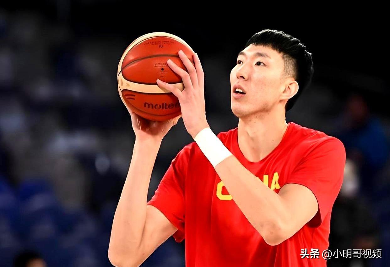 中国男篮敲定2场热身赛时间：周琦罚球危机，男篮热身赛迎“地狱难度”考验

周琦赛