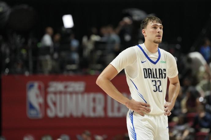 状元弗拉格和皇子布朗尼打了一个平手。

只能说弗拉格还嫩，他到了NBA赛场，哪怕