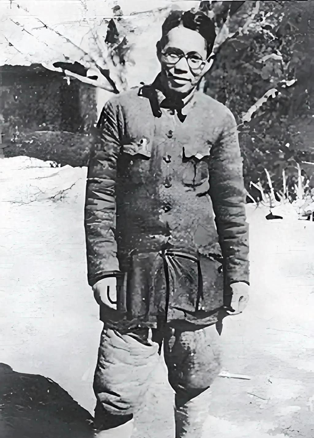 359旅政治部副主任刘亚生，北大出身，当过王震的秘书，跟着部队南泥湾开荒、中原突