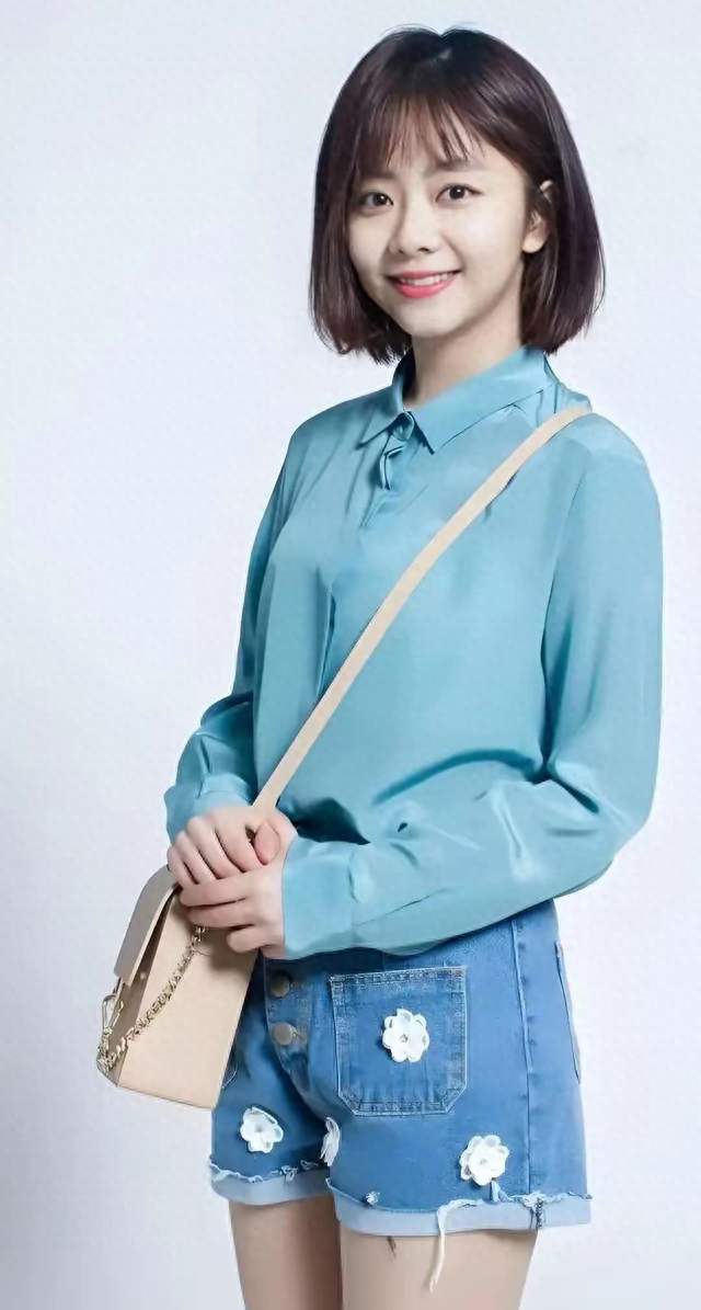 谭松韵这长腿也是非常不错