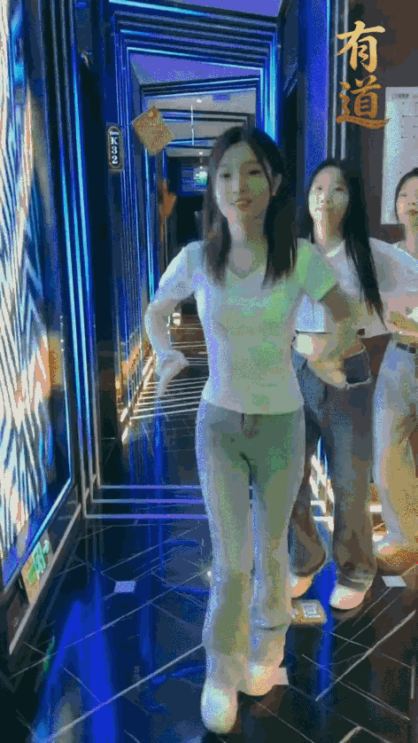 活力满满的小姐姐！