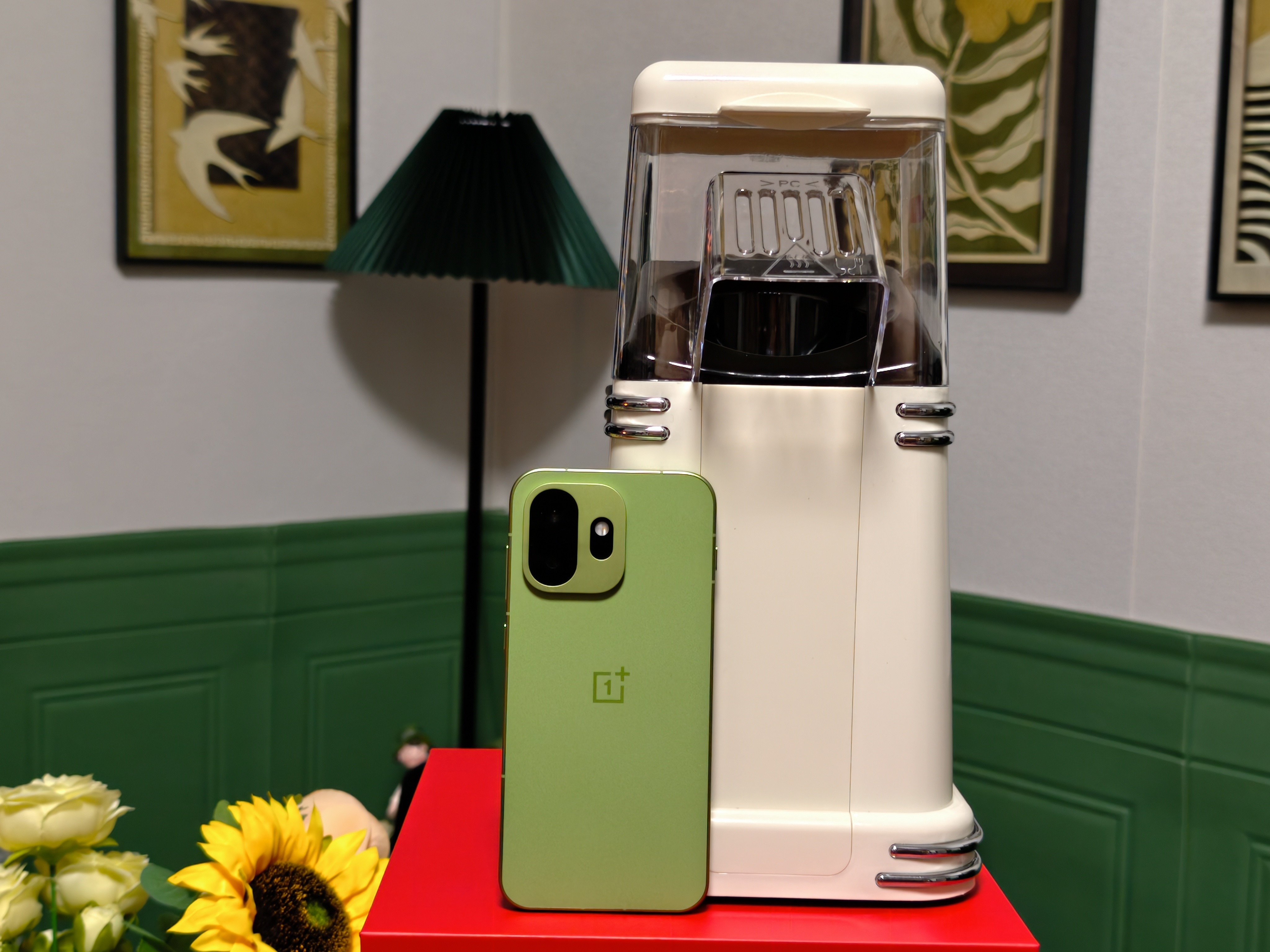 一加真的是把邀请函玩出了新高度，一加15t的邀请函竟然是爆米花机小颗粒大开花，小