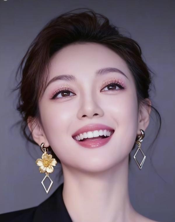 做人实不易，
低谷向上走，
生死皆擦伤。

人生起起落落，
普通人一生，
大概会