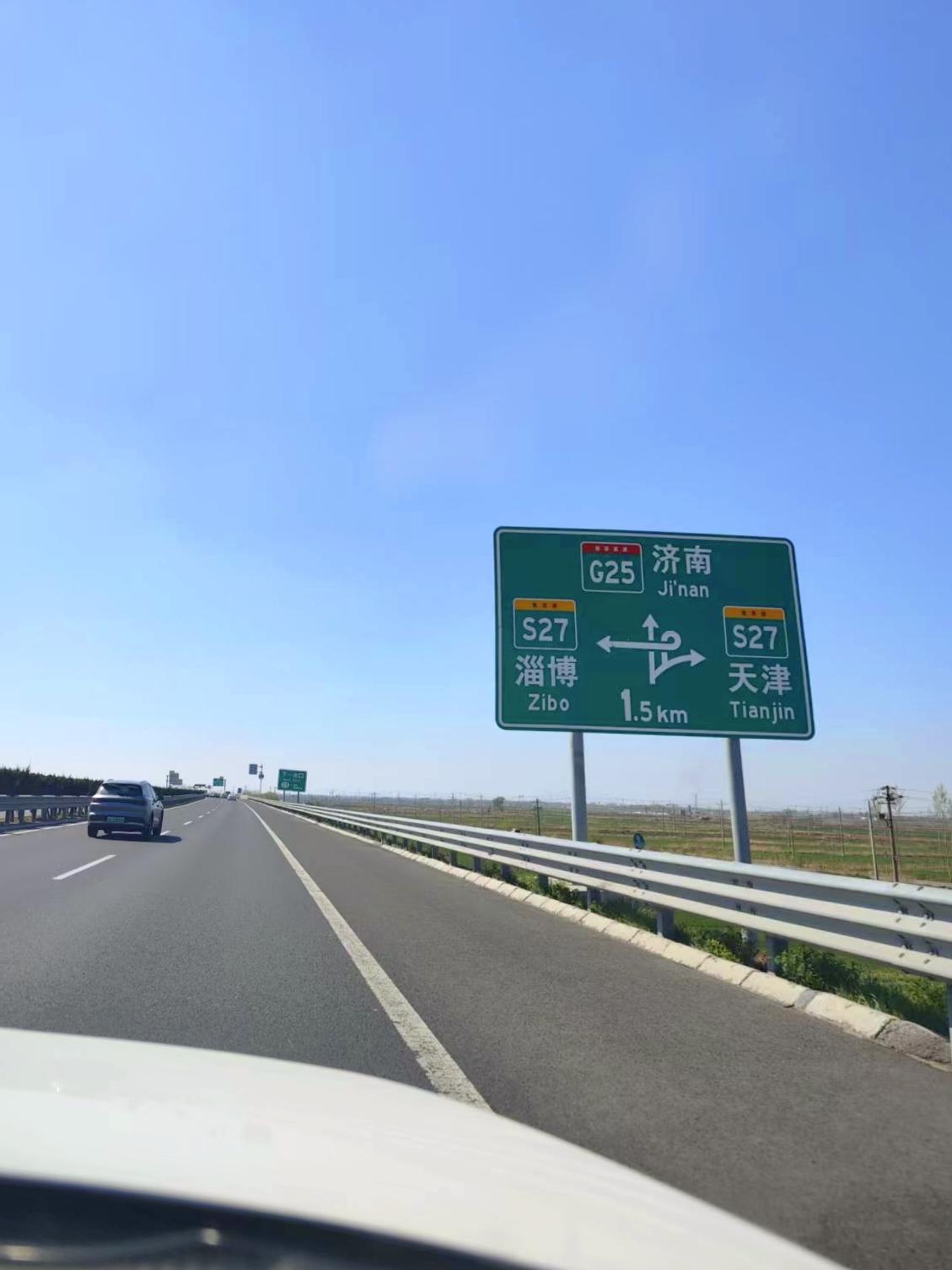 应急车道就应该像沾临高速滨州段这样应急，才能发挥应急功效

应急车道，也叫生命通