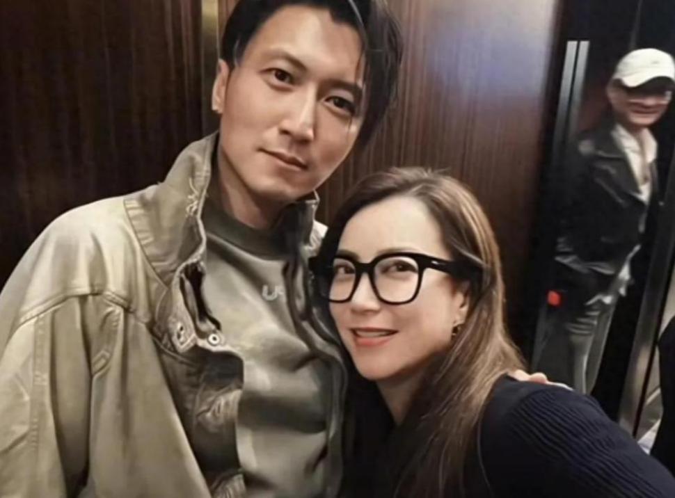 谢贤离世才彻底看透！

谢霆锋一生最重要的女人，既不是挚爱王菲，也不是孩子妈张柏