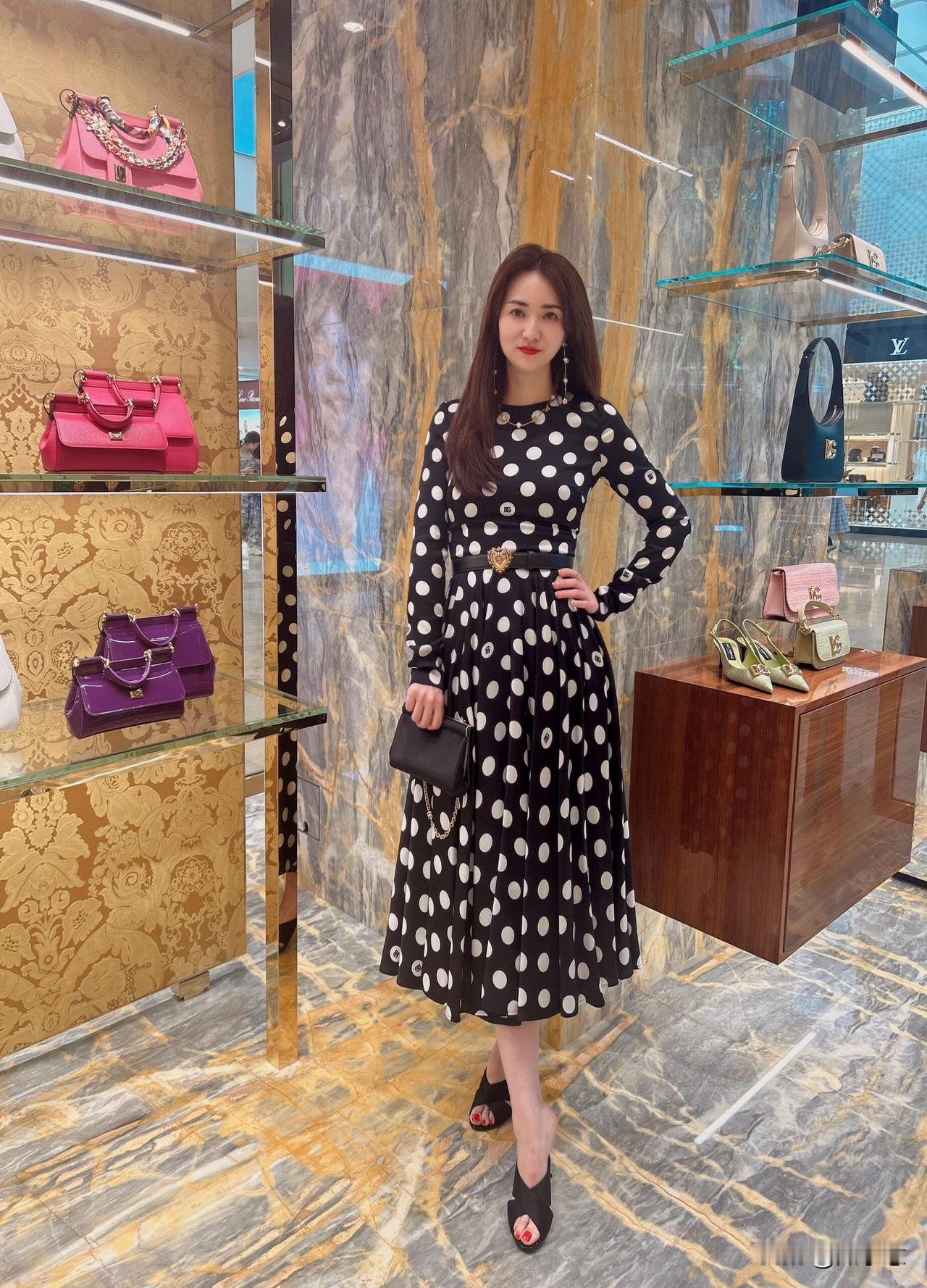 波尔卡圆点连衣裙🖤🤍