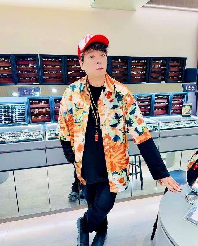 中国台湾资深艺人曹西平在家中离世，生前和4兄弟因为父母全闹翻，目前无人愿意出面处