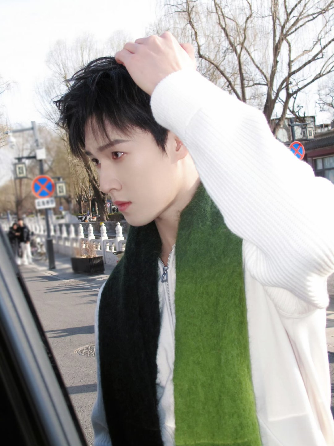 李昀锐新鲜碎片李昀锐绿色围巾 李昀锐新鲜碎片来啦，绿色围巾和今天好配哦 