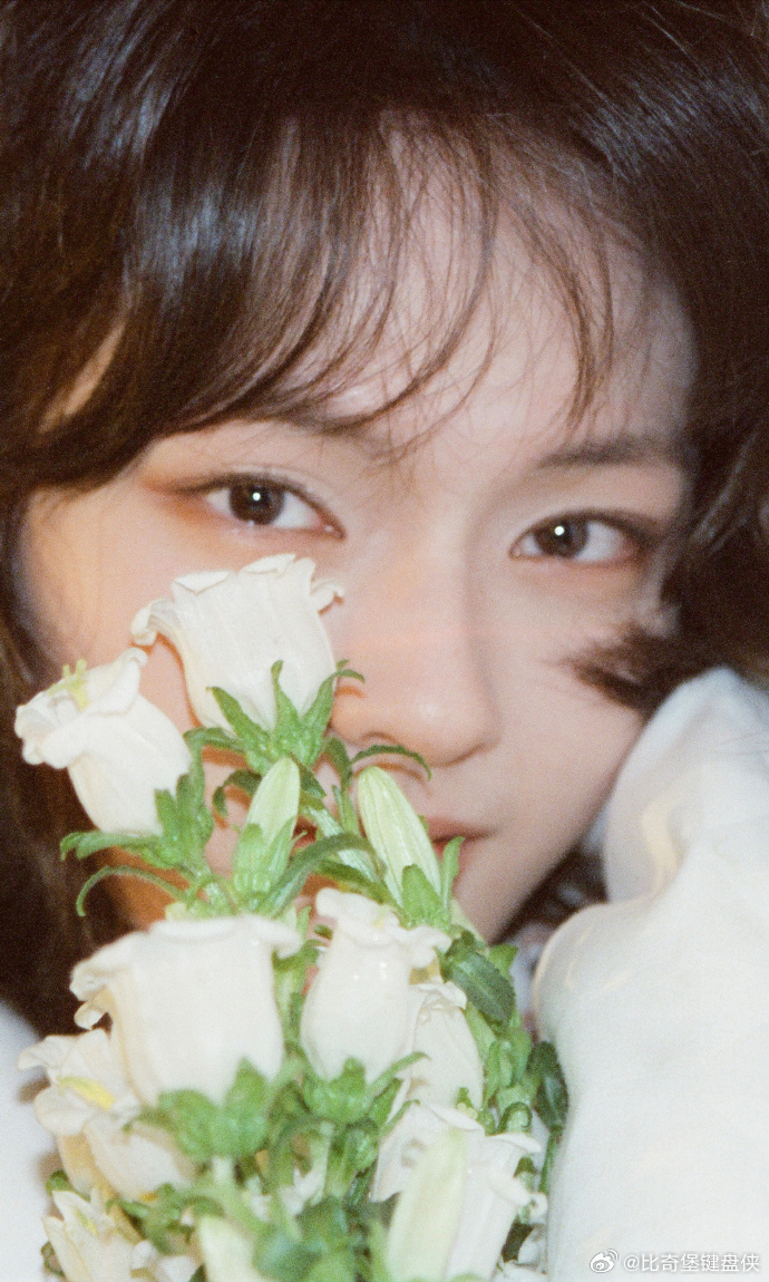 文淇我许可一种气血很足的美文淇的美是那种能让人心灵得到滋养的美🌿，她就像一股清