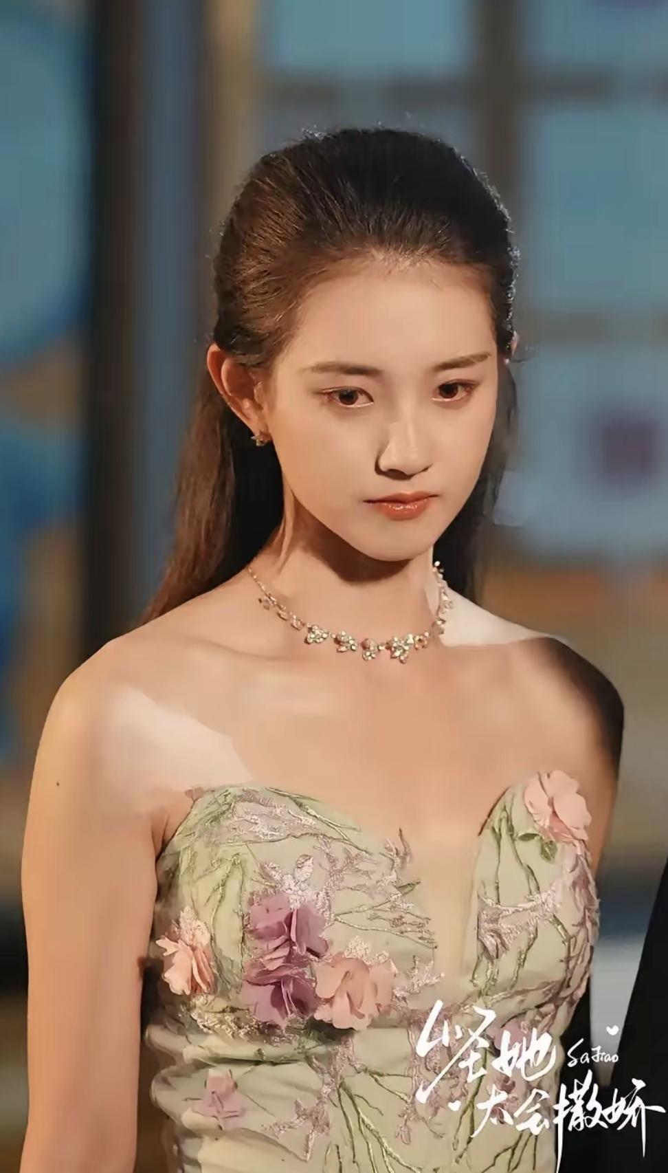 红果去年亏了7亿，但不是乱花钱。钱主要花在三块：演员片酬贵、保底项目太多烂尾、还