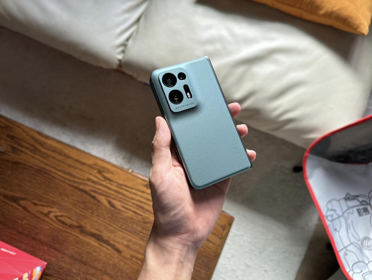 这变化这么大？刚看到有网友爆料说，商业大佬王石上手了OPPO Find N3这款