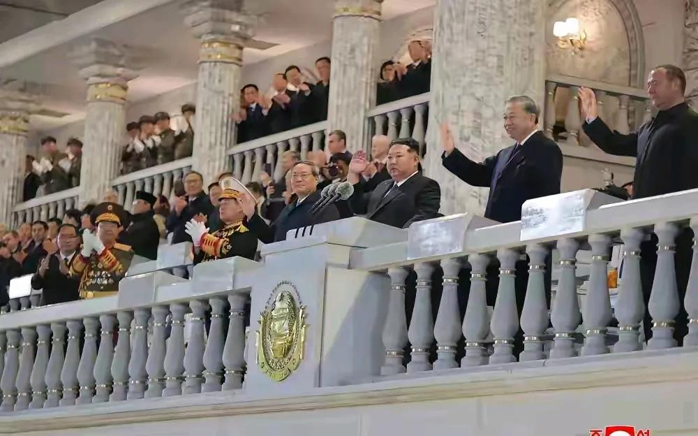 朝鲜劳动党建党80周年大阅兵真是太震撼了，规模盛大，先进精良的武器装备让人大开眼