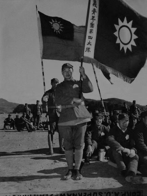 1945年10月《纽约时报》所刊发照片，记录一批国军战俘在日本横滨码头登船归国的
