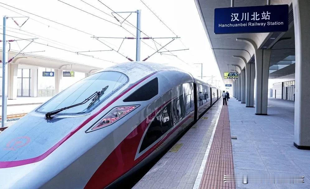 宜昌北站开通，有人吐槽时间与票价，直言最不缺的是时间，最缺的是钱！现状确实有些尴