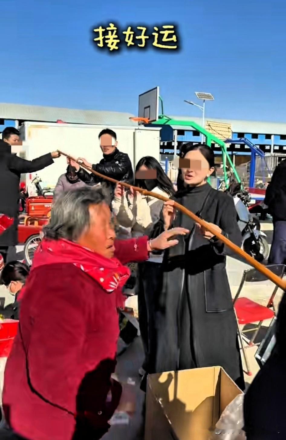 接住这根一米长的米花棒，好运跟着跑！
 
谁懂啊！这根比我胳膊还长的米花棒，一拿