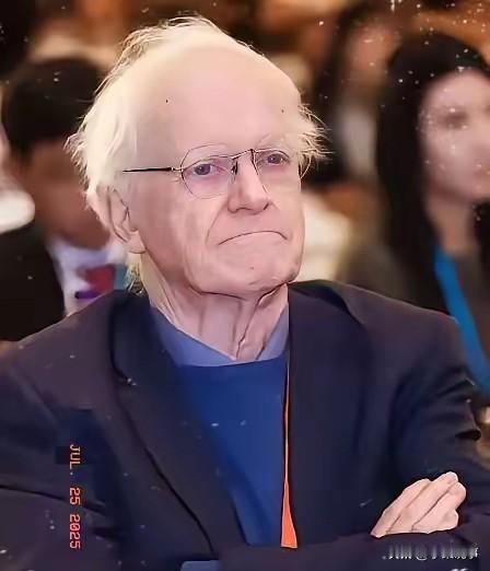 我有种预感，这次南海的声音会不一样，不是因为外交辞令多响亮，而是一位英国老人从伦