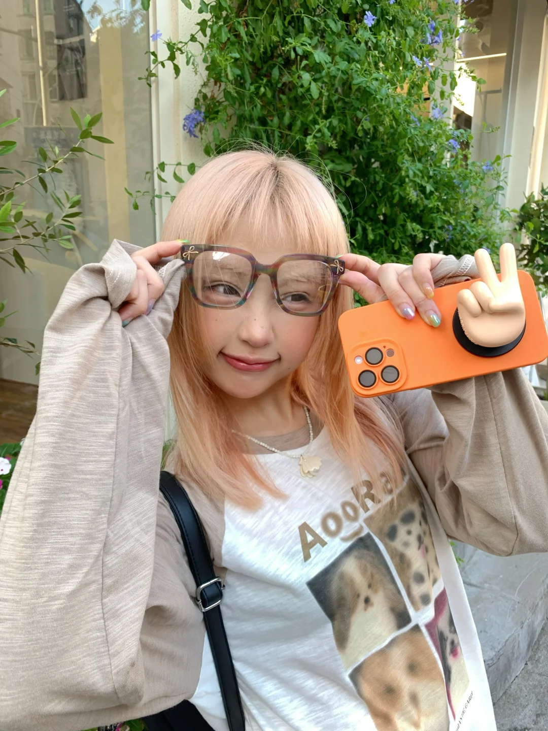 ིྀ་་་ 👩🏻‍🦰你的好友上传了18张照片⁺ ✌︎