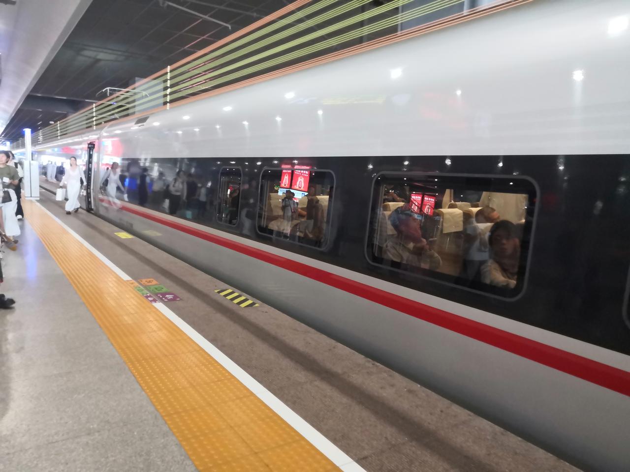 前天，我从湖北回上海赶9:20的火车，我差点迟到，错过了动车，吓得我冒了一身的冷