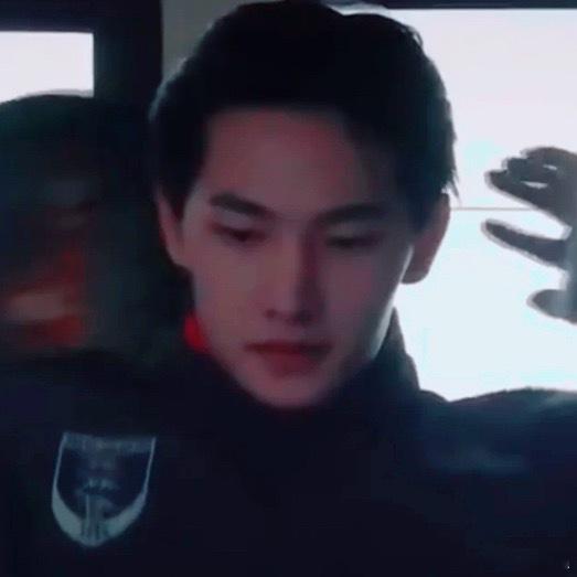 洋迪[超话] 今日驾驶的是🏎️岚路虎 ​​​
