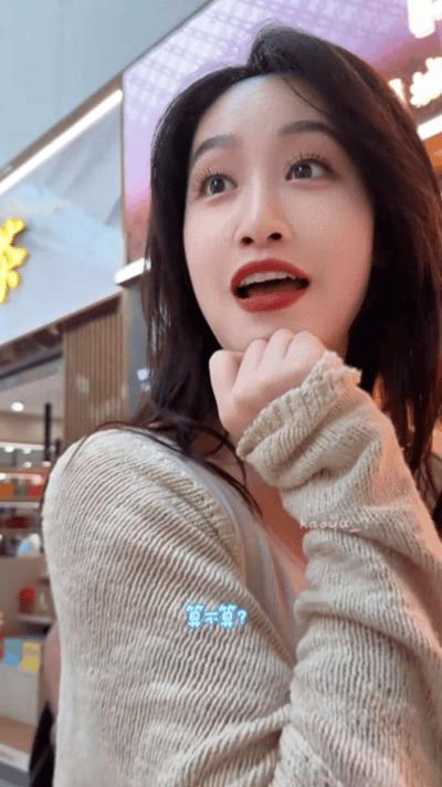 蓝盈莹这句小心姐感 别人回答问题靠嘴，蓝盈莹回答问题靠手。依赖姐姐迎来了权威的蓝